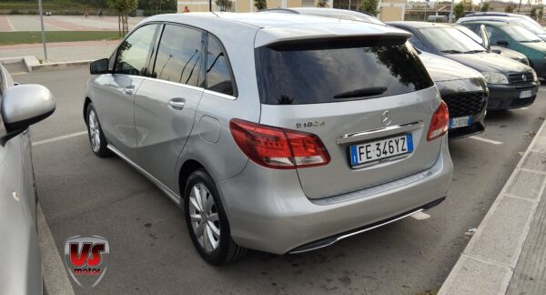 MERCEDES 180D - immagine 3