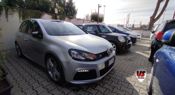 VOLKSWAGEN GOLF R