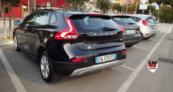 VOLVO V40 CROSS - immagine 3