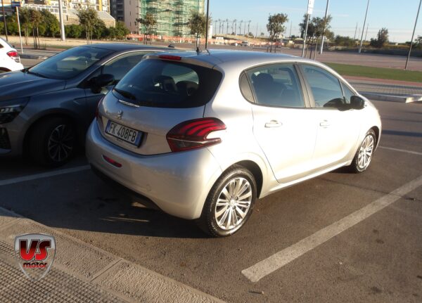 PEUGEOT 208 - immagine 2