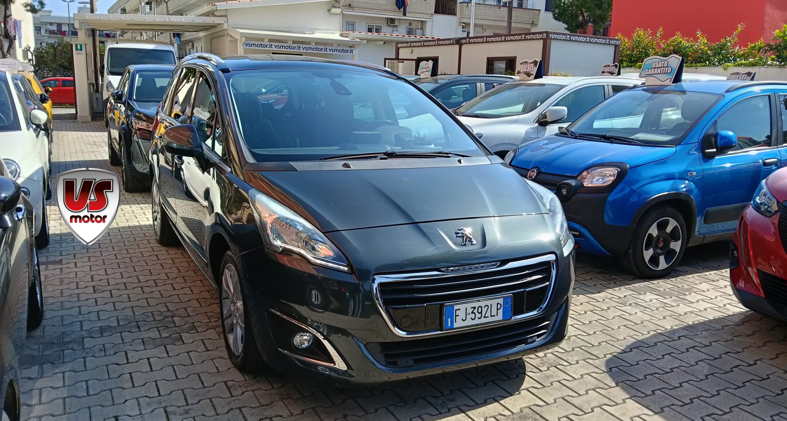 PEUGEOT 5008